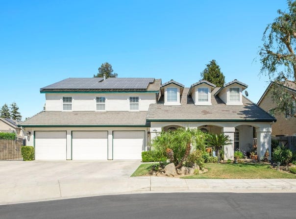 741 N Oxford Avenue, Clovis, CA 93611
