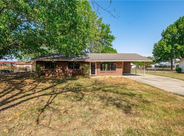 102 Cesar ST, Pocola, OK 74902