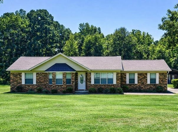 677 Edgewood Dr., Texarkana, AR 71837