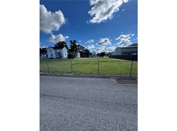 111 Poplar St, Imperial, PA 15126