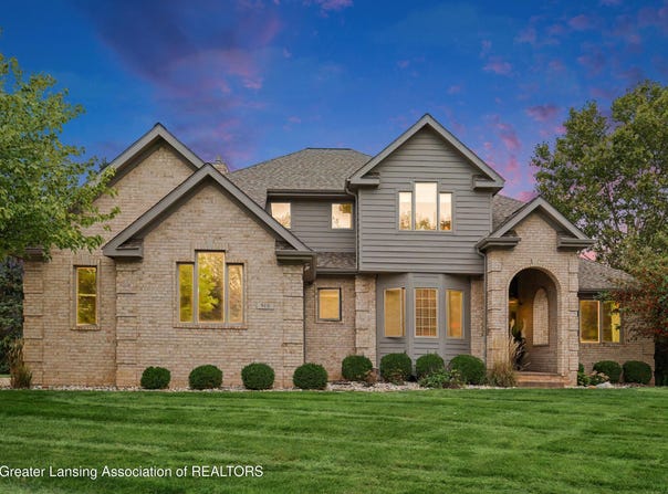 910 Sandhill Drive, DeWitt, MI 48820