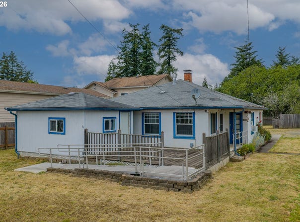 1923 MAPLE St, MyrtlePoint, OR 97458