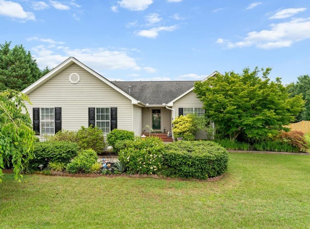 5 Lillians Lane, Greer, SC 29651