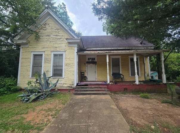 527 Orange St NE, Dawson, GA 39842