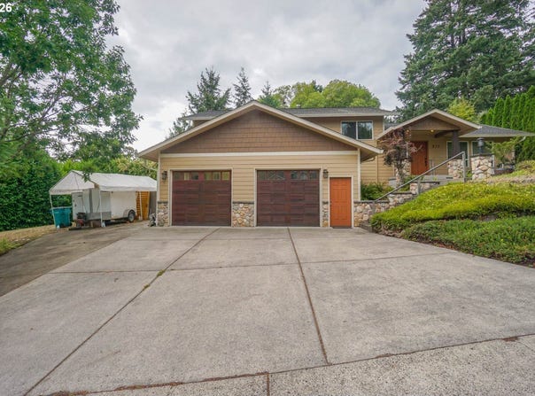 532 E STONECREEK Dr, LaCenter, WA 98629