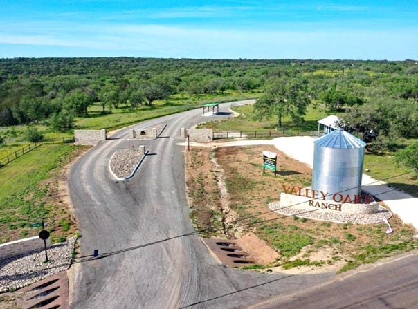 194 CRESCENT RDG, Hondo, TX 78861