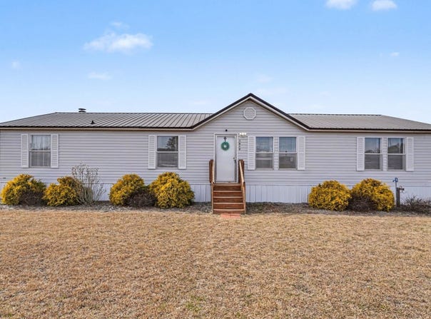 1619 Grain Bin Rd., Lake View, SC 29563