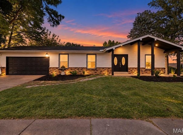 5891 Sir Edward Lane, Florissant, MO 63033