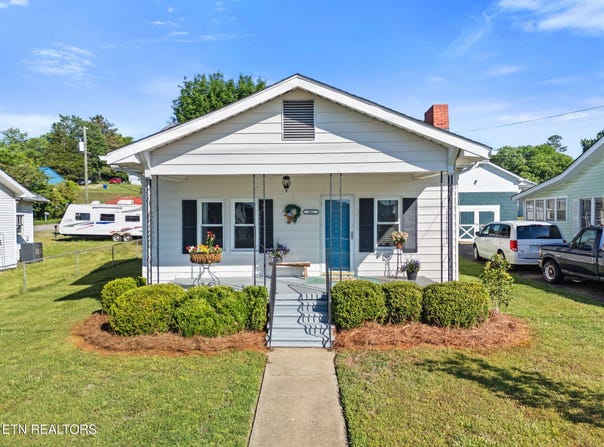 902 Fowler St, Clinton, TN 37716