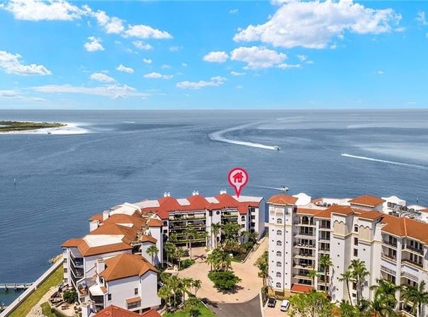 625 La Peninsula Blvd, NAPLES, FL 34113