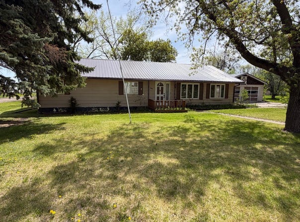 208 Margaret ST N, Tolna, ND 58380