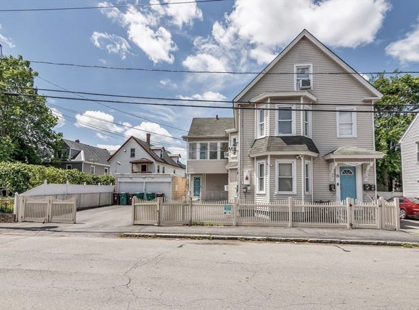 73 Pleasant St, Lowell, MA 01852