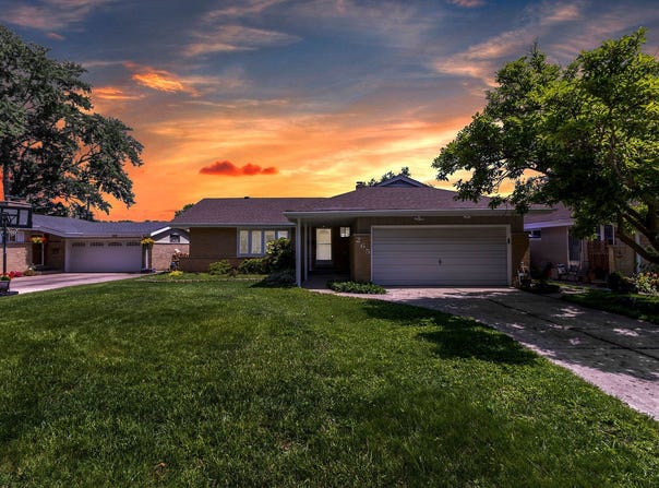 265 Terry Lane, Villa Park, IL 60181