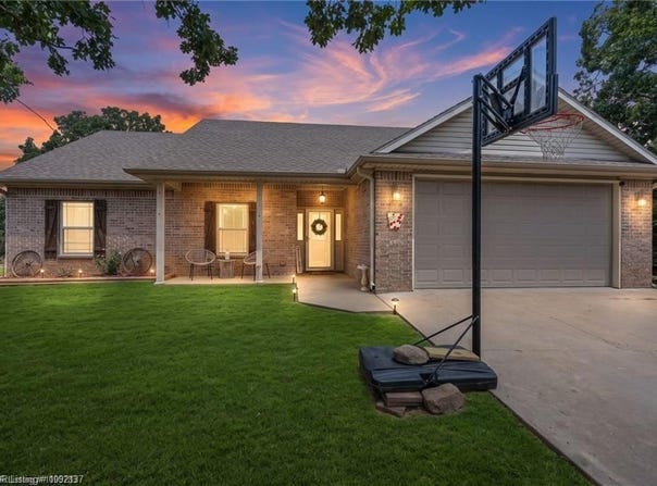 422 Hidden Oaks RD, Alma, AR 72921