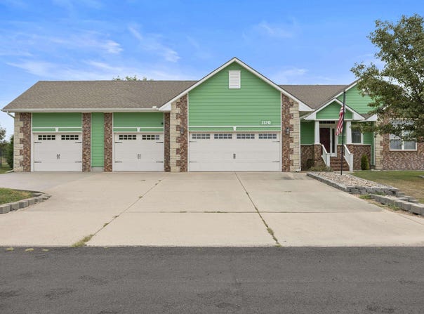 1120 Split Oak Dr, Newton, KS 67114