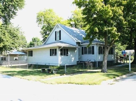 618 W 5th St., Beardstown, IL 62618