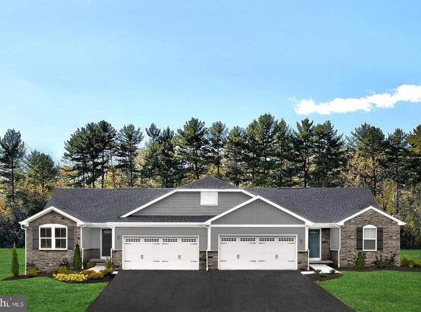 702 MINA CIRCLE, GREENCASTLE, PA 17225