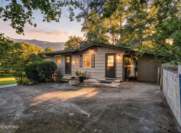 733 Cavern Rd, Townsend, TN 37882