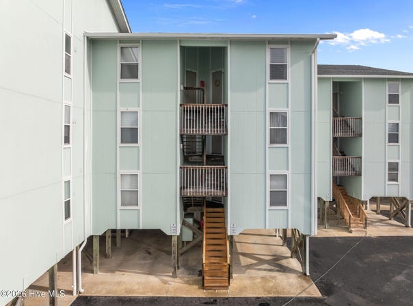 918 N New River Drive, Surf City, NC 28445