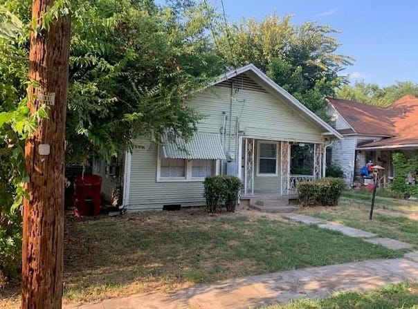 611 E 10th Street, Bonham, TX 75418