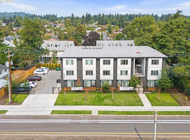 10985 E Burnside St, Portland, OR 97216
