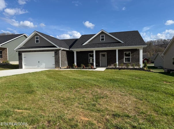 214 Mossy Rock Rd, Clinton, TN 37716