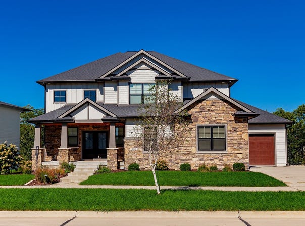 17511 Berkshire Parkway, Clive, IA 50325