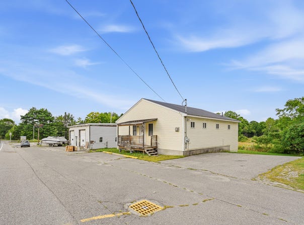 765 Main Street, Readfield, ME 04355