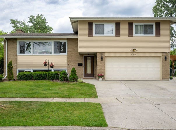 8917 Birch Avenue, Morton Grove, IL 60053