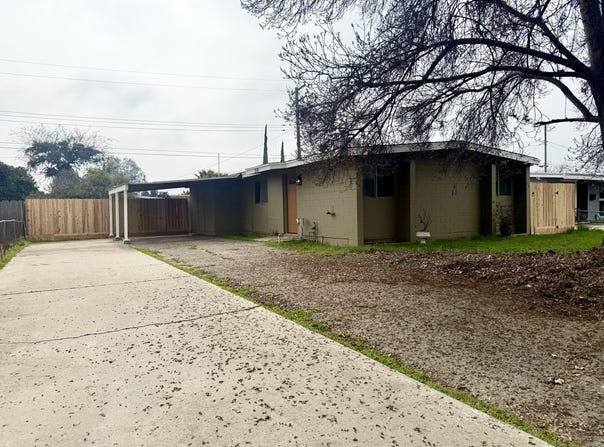 210 Sequoia Drive, Exeter, CA 93221