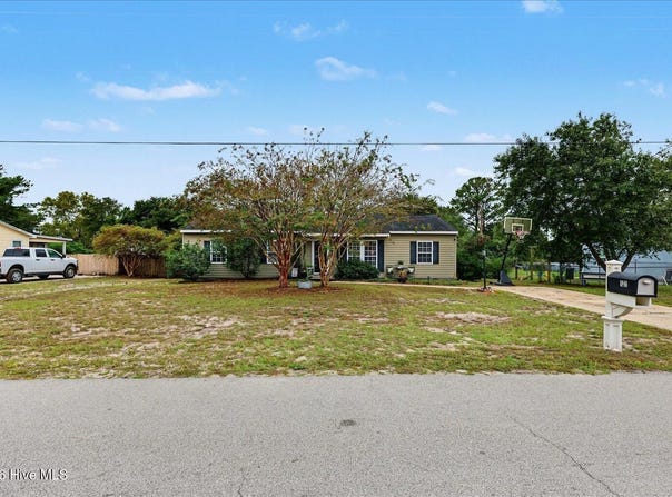 121 Freshwater Drive, Hubert, NC 28539