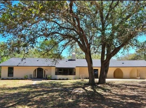 109 Cernosek Rd, La Grange, TX 78945