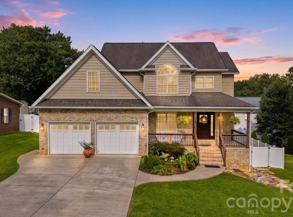 6011 Dockside Drive, Hickory, NC 28601