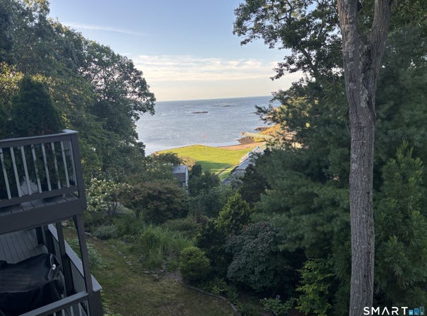 24 Harbour Village, Branford, CT 06405