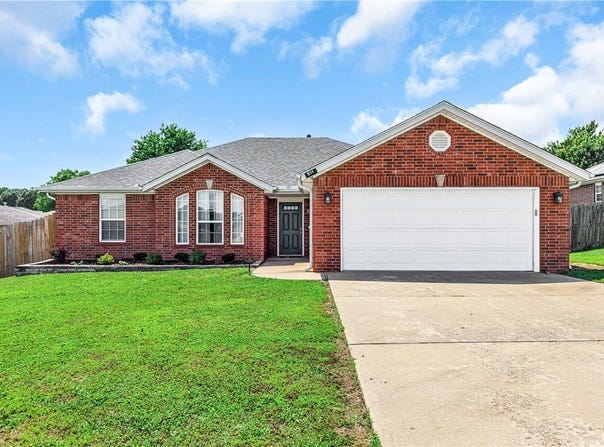 511 Dewberry Lane, Centerton, AR 72719