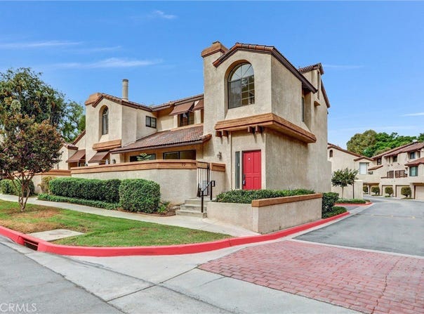 22 Mesquite, Pomona, CA 91766