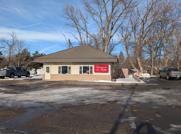 617 E Highway 12, Litchfield, MN 55355