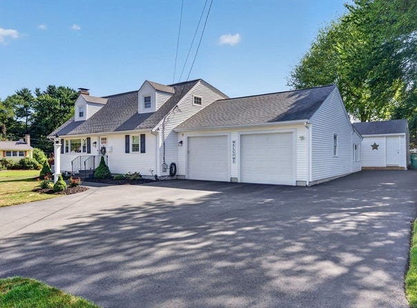 81 Juniper Dr, Norwood, MA 02062