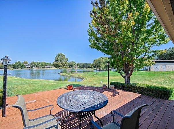 19 Country Lake Drive, Carrollton, TX 75006