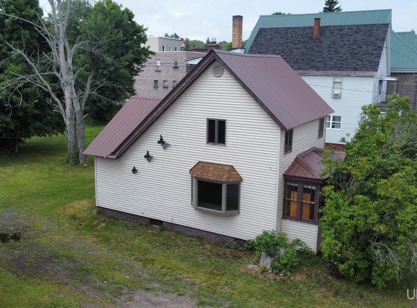 23 1st Street, South Range, MI 49963