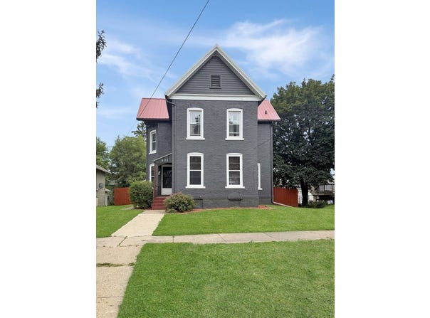 625 West Ringold Street, Freeport, IL 61032