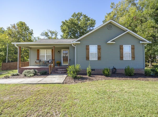 256 CYPRESS Ave, Selmer, TN 38375