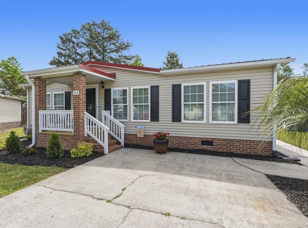 124 Queens Rd., Little River, SC 29566
