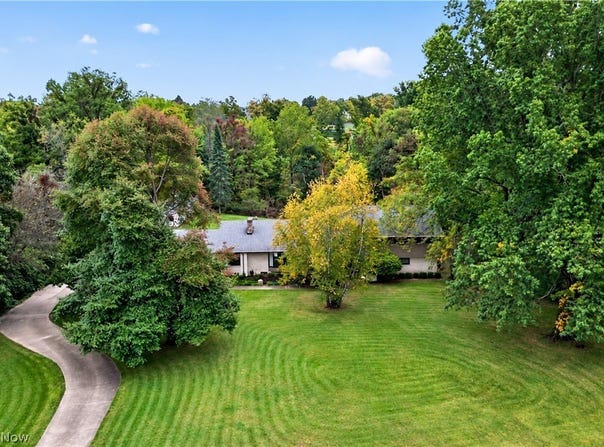 7805 Spring Lake Lane, Canfield, OH 44406