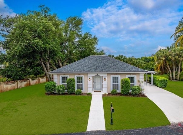 4 CURACAO Circle, ENGLEWOOD, FL 34223