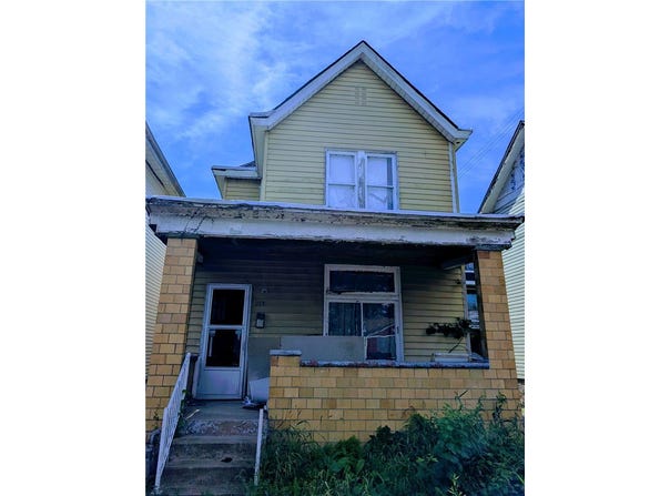 215 16th St, Beaver Falls, PA 15010