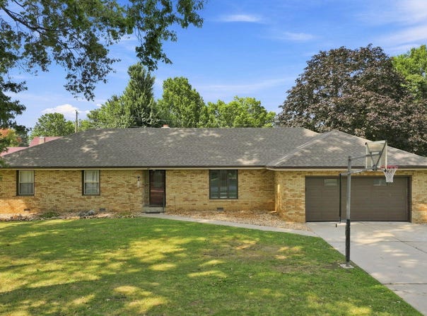 109 W Aven, Nixa, MO 65714