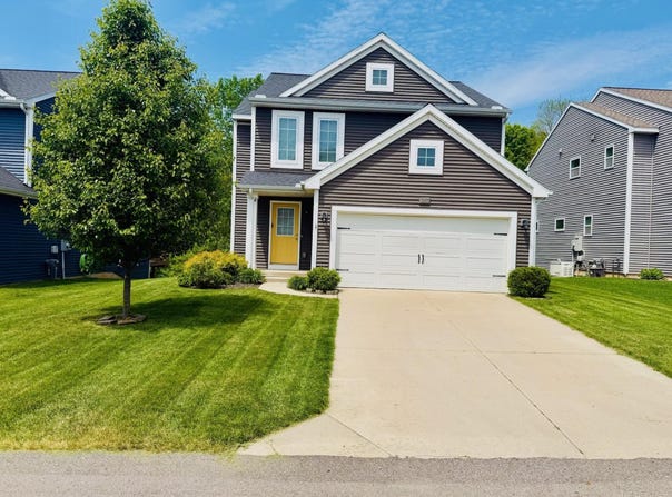 1353 Highland Hill, Lowell, MI 49331