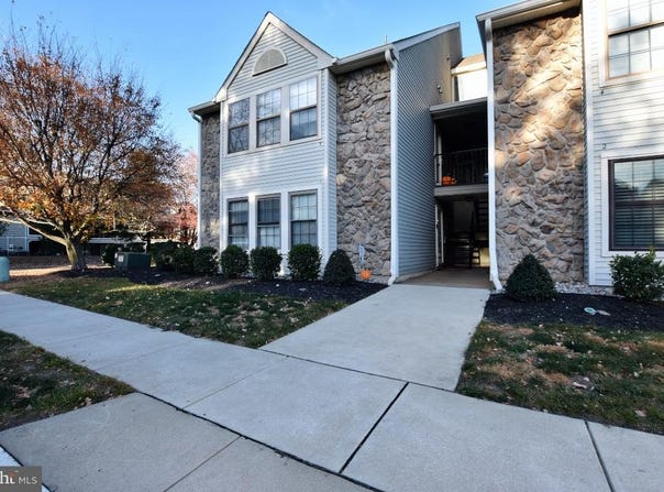 1 SHEFFIELD Drive, MARLTON, NJ 08053
