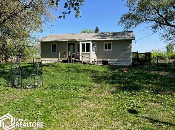 28076 690th Avenue, Colo, IA 50056
